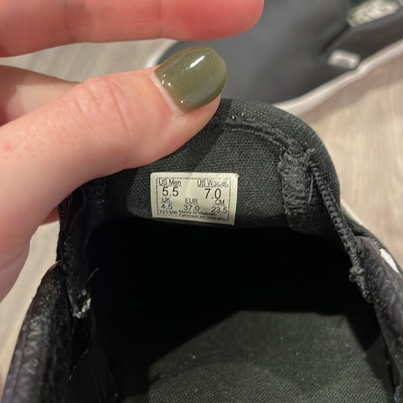 Black vans - Picture 3 of 3